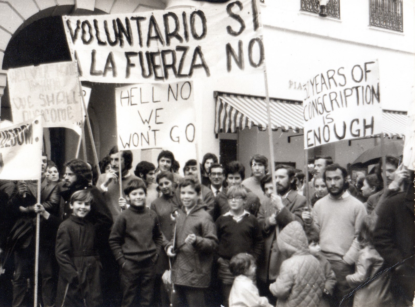 Manifestacion en contra del servicio militar 10.12.1970.jpg